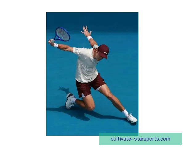 网球世界最新动态：顶尖选手赛场争锋精彩瞬现