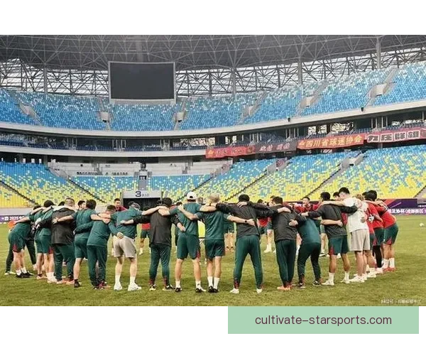 中超劲旅逆转夺冠球迷热情高涨引发全城庆祝